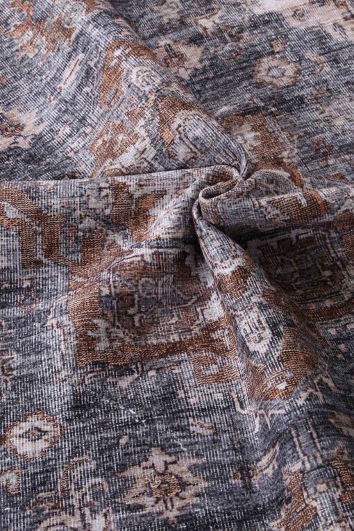Brand Venture Vintage Crown Rug 240 x 330 cm – image 3