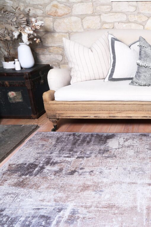 Brand Venture Vintage Crown Thin Pile Rug – image 2