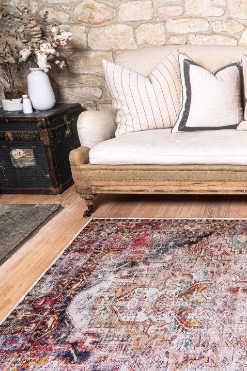 Brand Venture Vintage Crown Rug 240 x 330cm – image 2