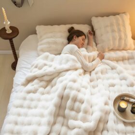 Elosung Faux Fur Bubble Blanket 200 x 230 cm – image 1