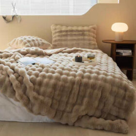 Elosung Faux Fur Bubble Blanket 200 x 230 cm – image 1